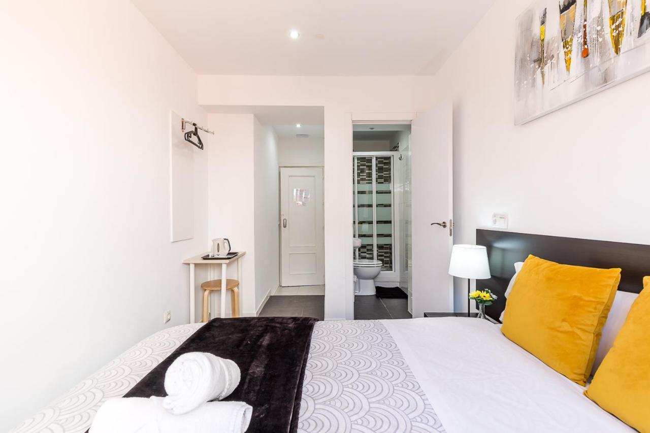 Ayz Sierra De Meira - Auto Check-In Property (Adults Only) Madrid Bagian luar foto