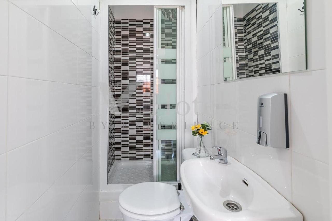 Ayz Sierra De Meira - Auto Check-In Property (Adults Only) Madrid Bagian luar foto